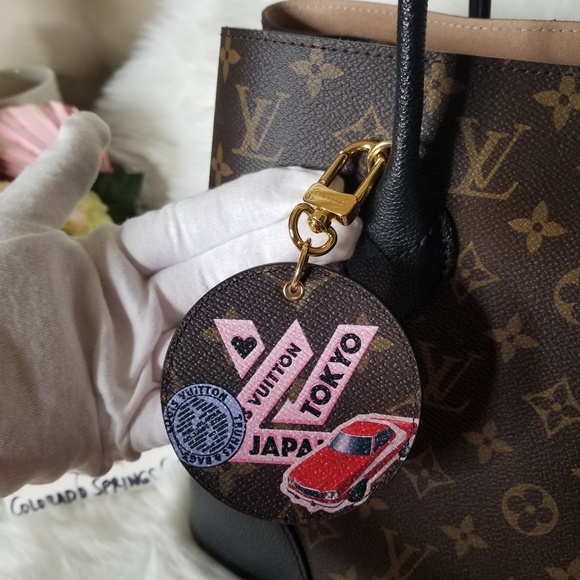 Louis Vuitton World Tour Monogram Tokyo Key Charm - Picture 4 of 6